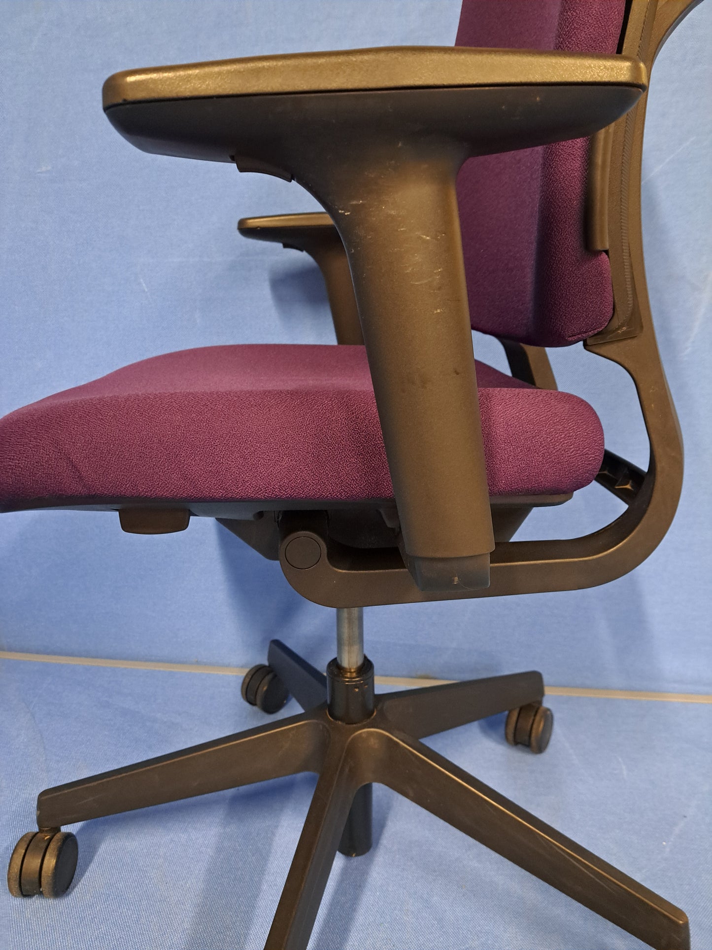 Senator Stroll ST640HA Task Armchair Purple (used)