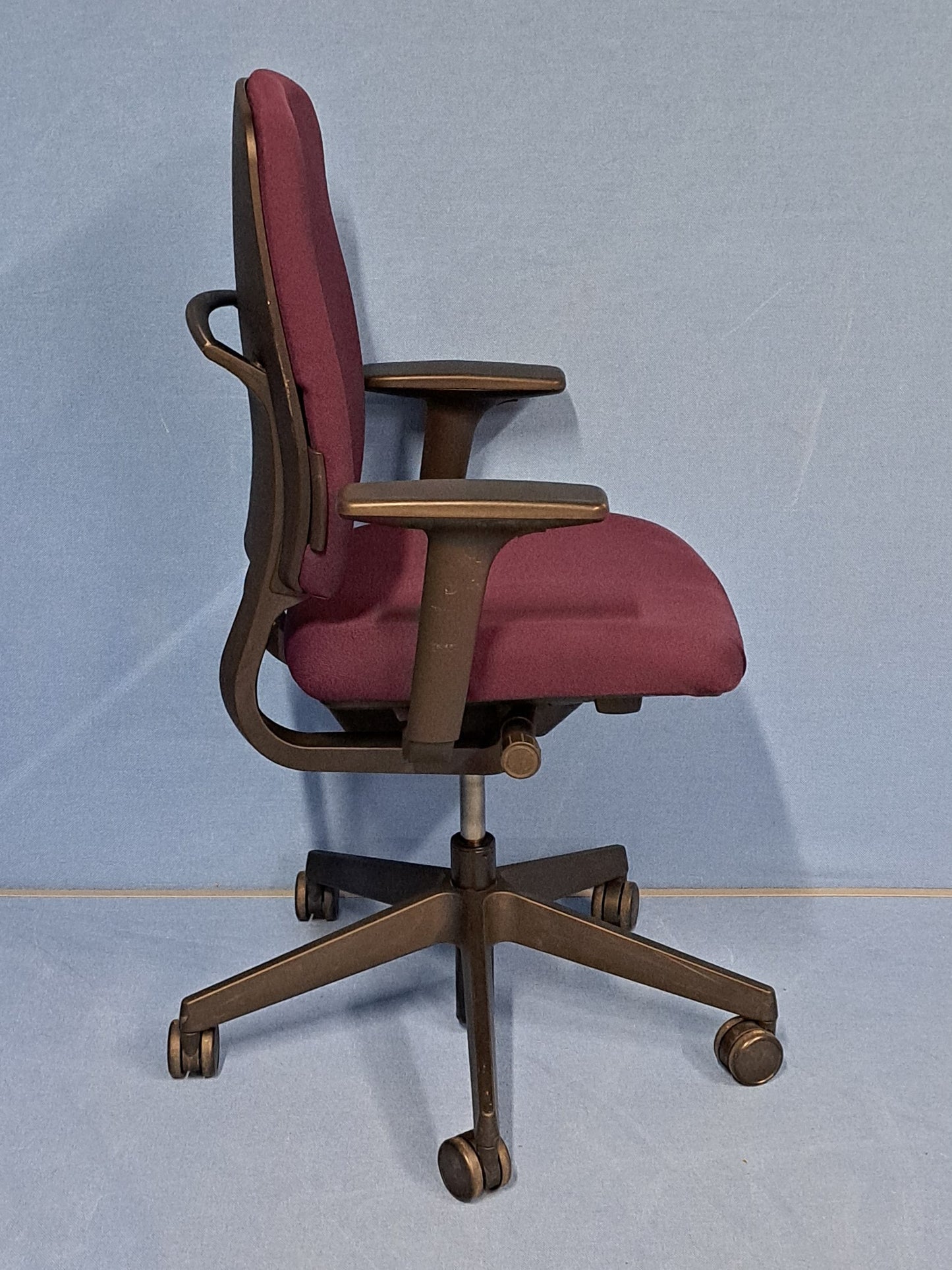 Senator Stroll ST640HA Task Armchair Purple (used)