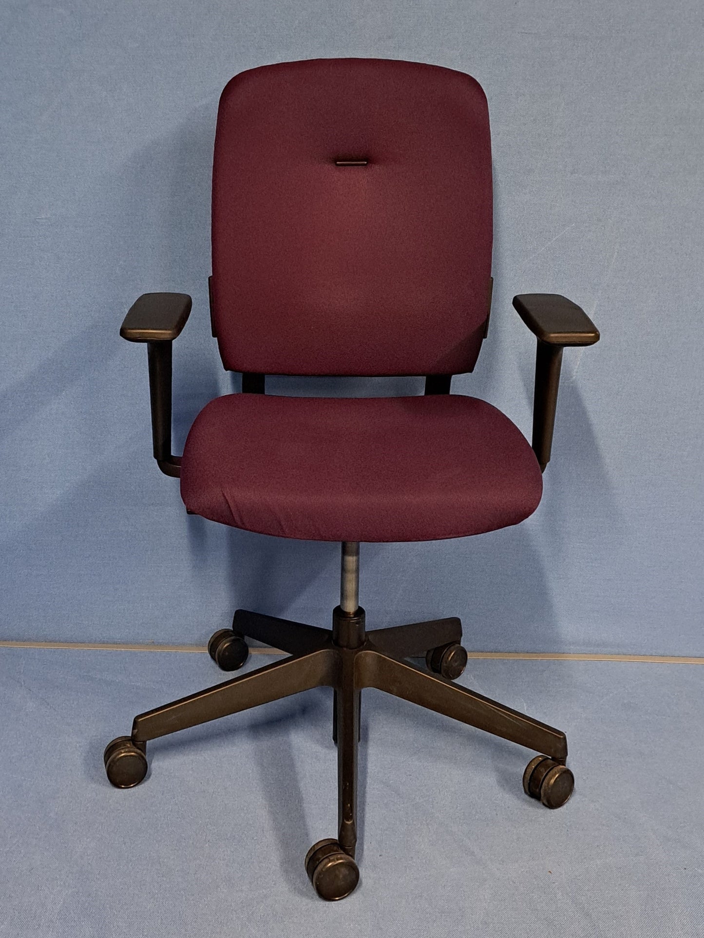 Senator Stroll ST640HA Task Armchair Purple (used)