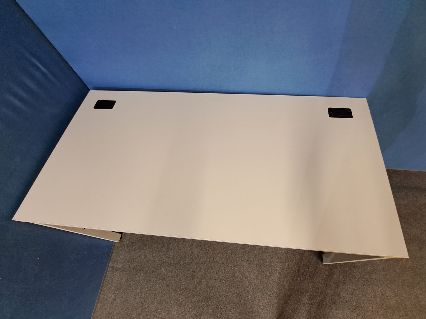 *SALE* 1600x800mm Straight desk with Bench Style Frame White (used)