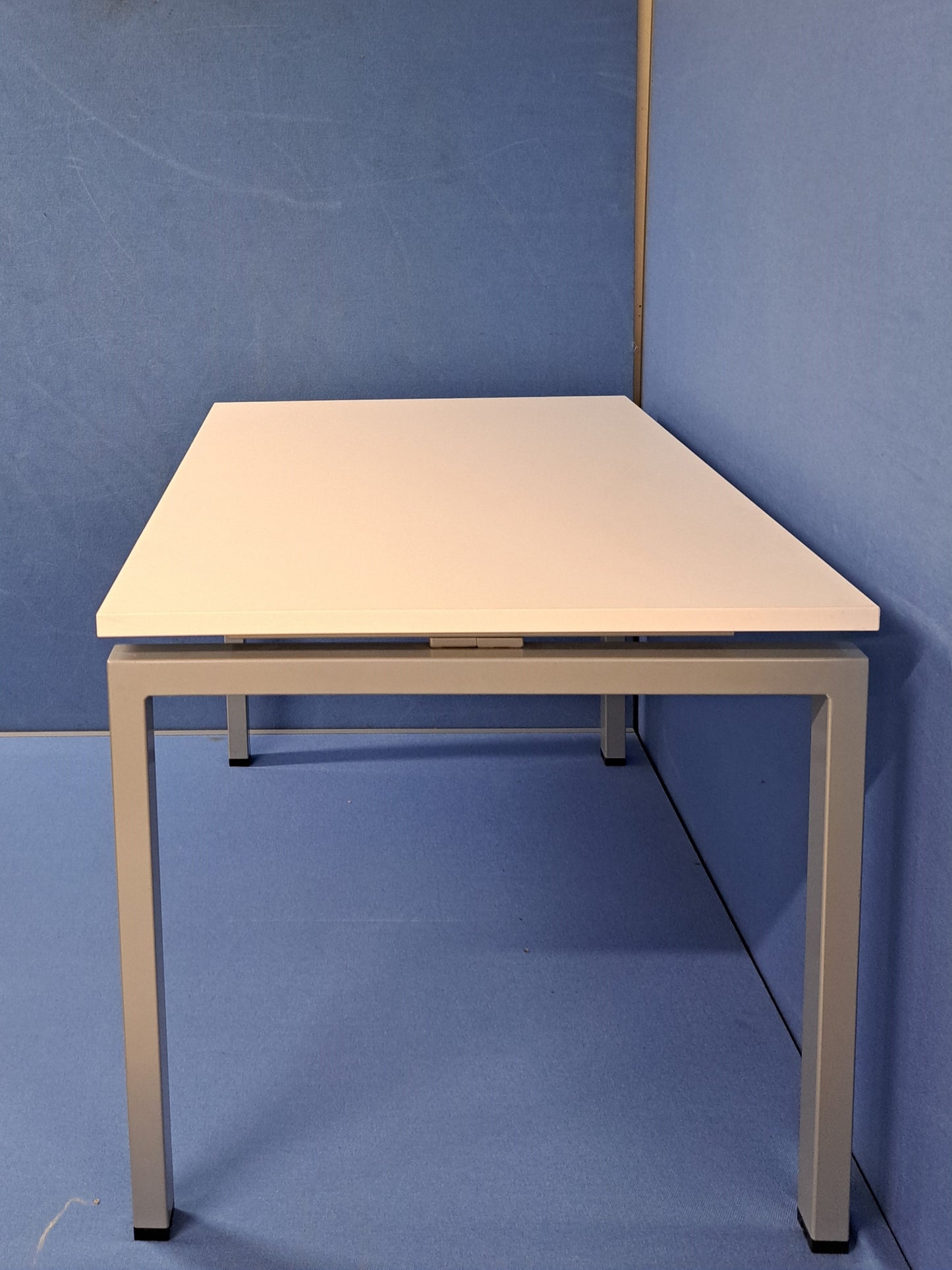 1200x800mm Straight Desk with Bench Style Frame White (used)