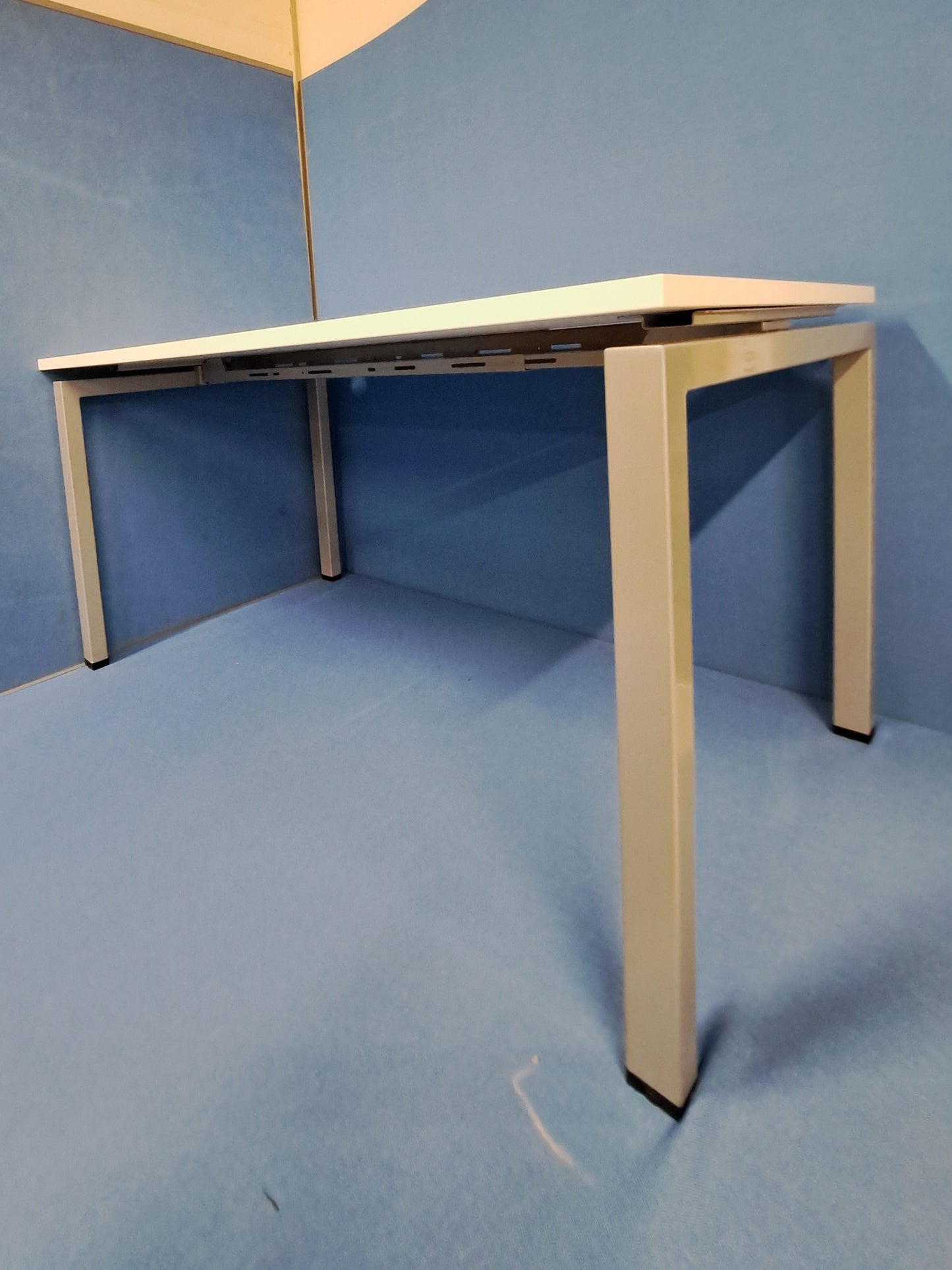 1400x800mm Straight Desk with Bench Style Frame White (used)