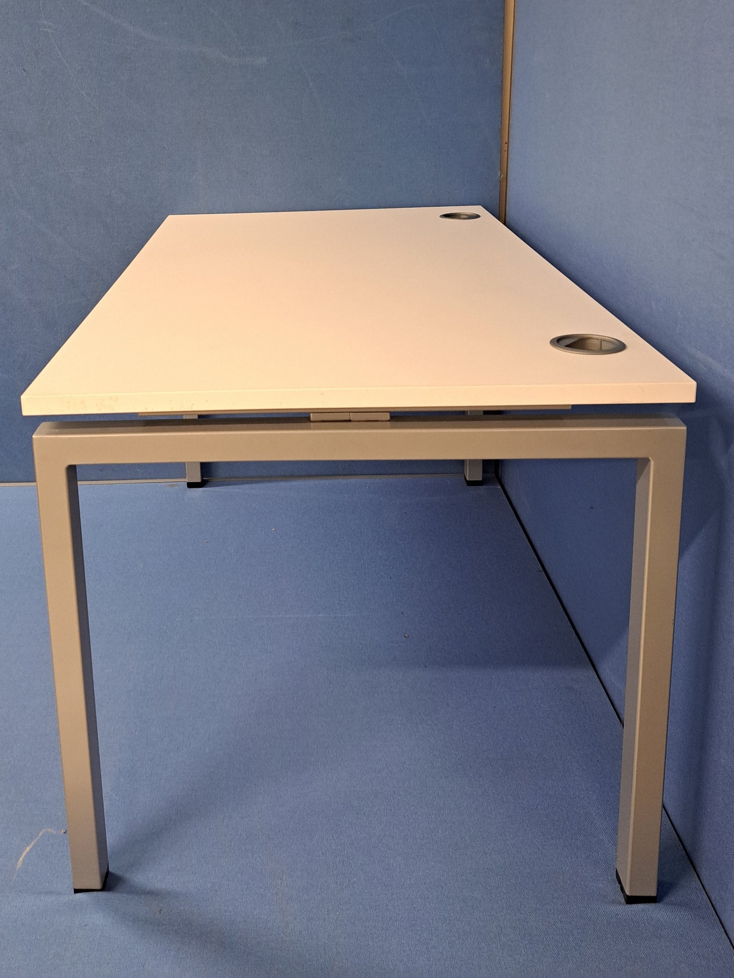 1400x800mm Straight Desk with Bench Style Frame White (used)