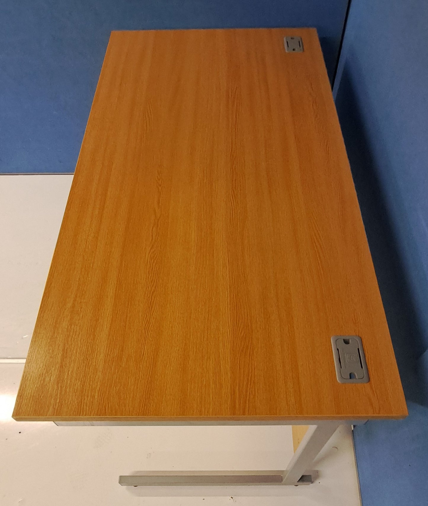 1600x800mm Straight Desk Oak (used)