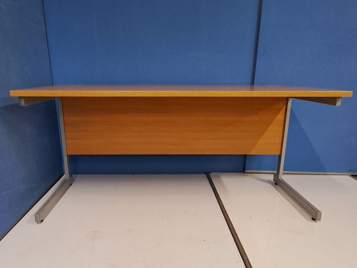 1600x800mm Straight Desk Oak (used)