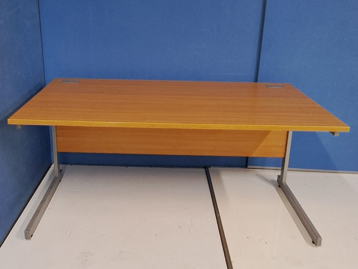 1600x800mm Straight Desk Oak (used)