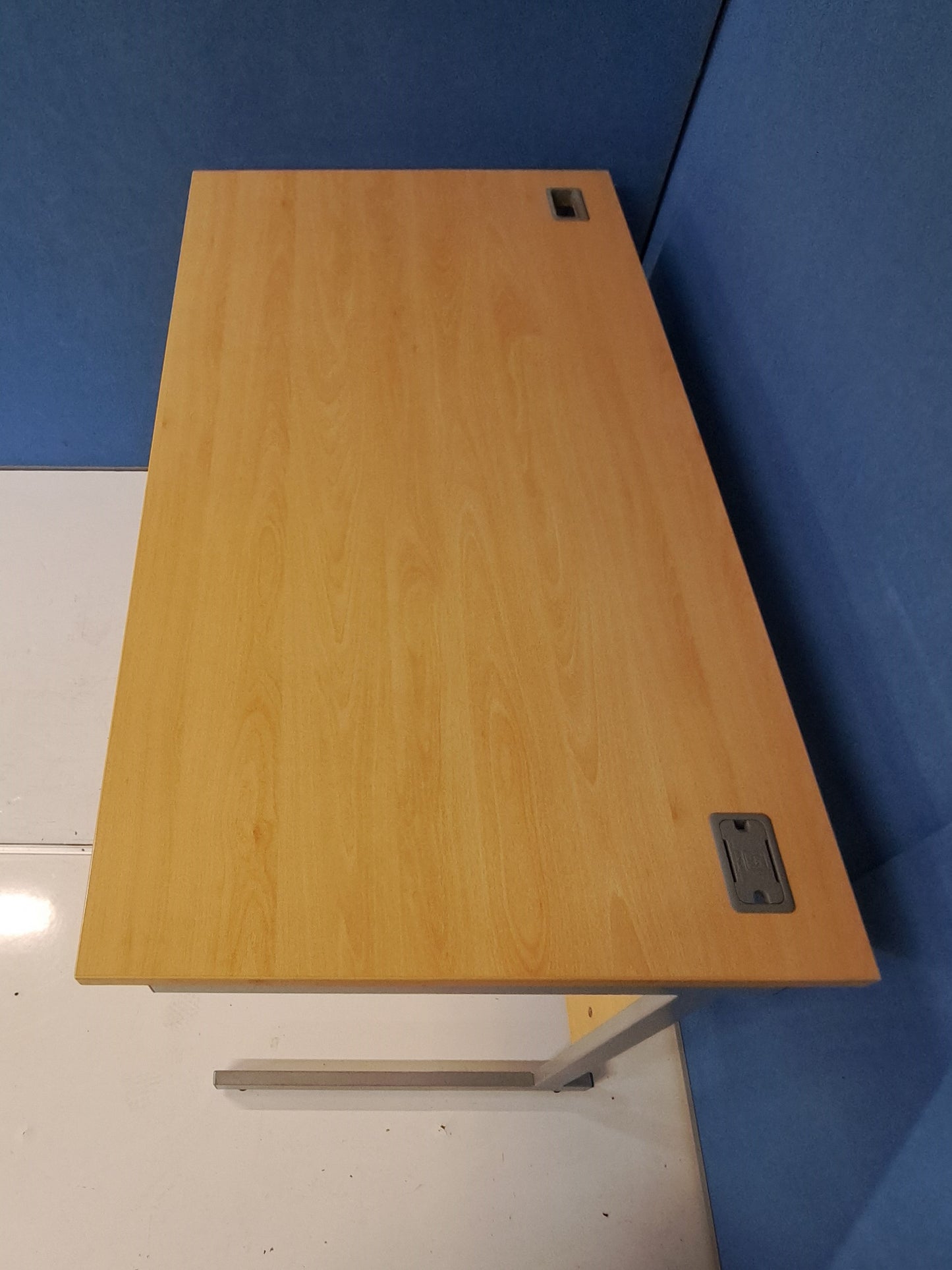 1600x800mm Straight Desk Beech (used)