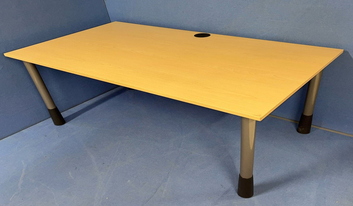Kinnarps Series E 1400x800mm Straight Desk/Table Maple (used)