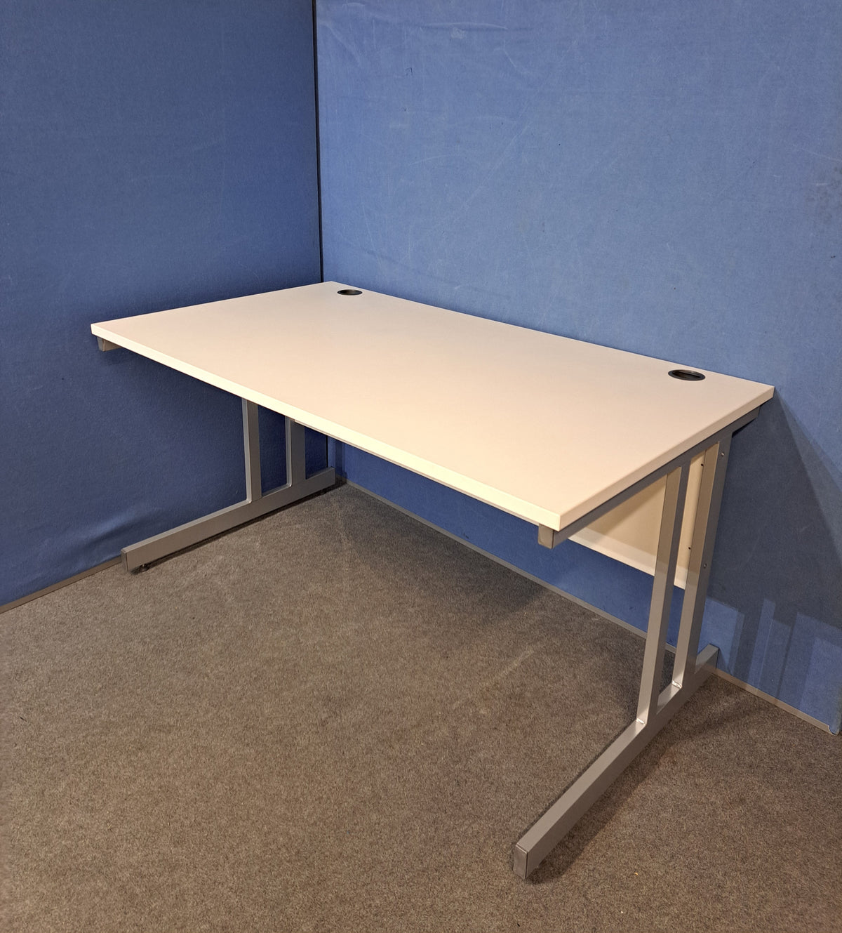 1400x800mm Straight Desk White (used)