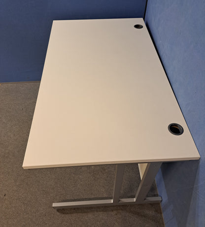 1400x800mm Straight Desk White (used)