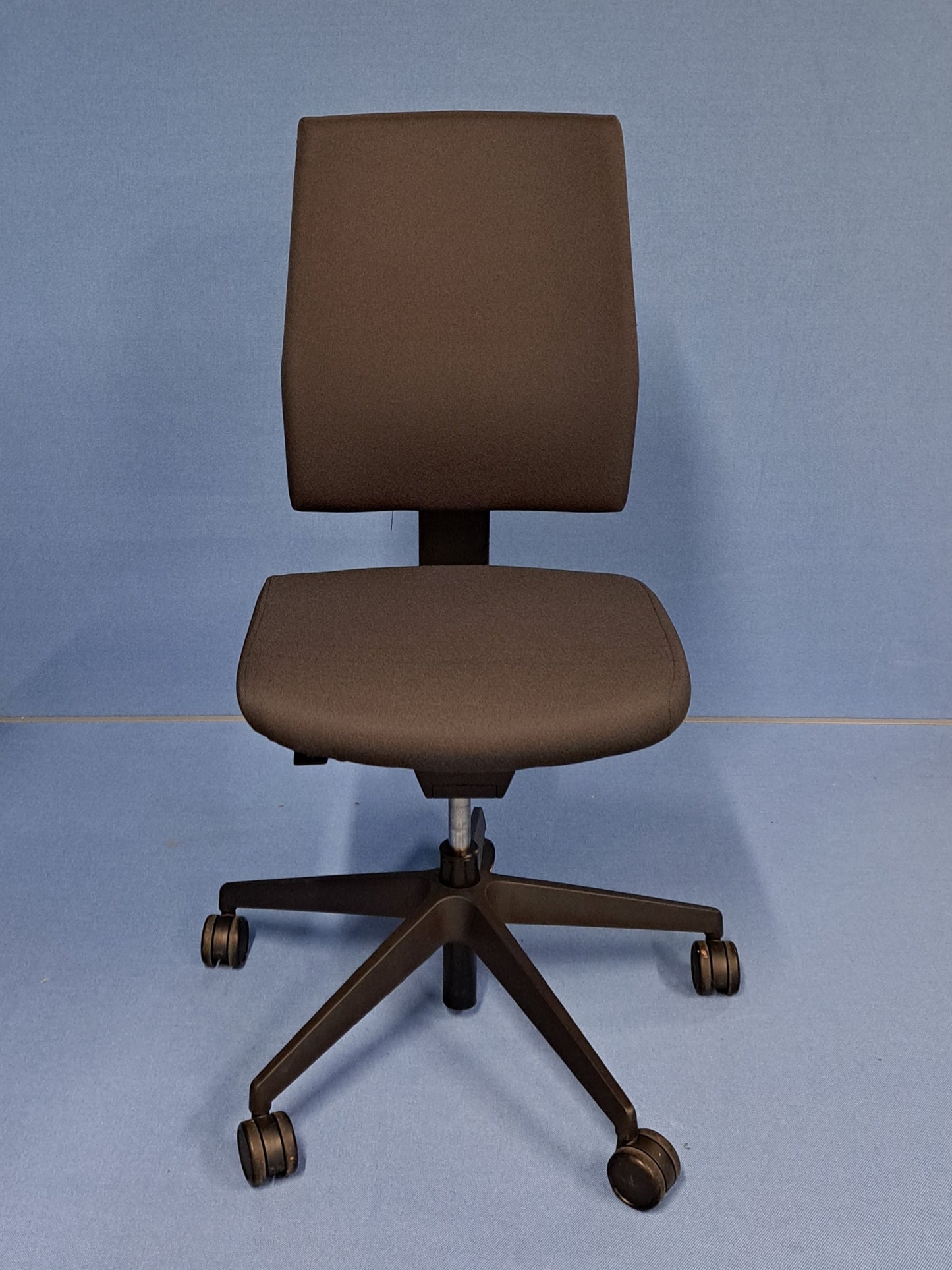 Senator FreeFlex Task Operators Chair Grey with black 5 star base (used)