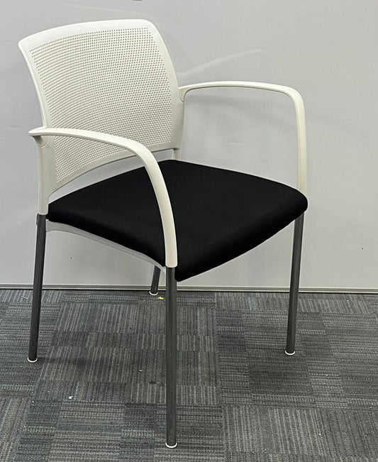 Boss Design Mars Conference Armchair Black / White (used)