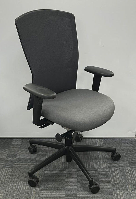 Kinnarps Mento Mesh Back Task Armchair (used)