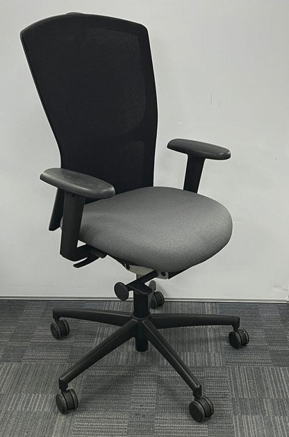 Kinnarps Mento Mesh Back Task Armchair Grey / Black (used)