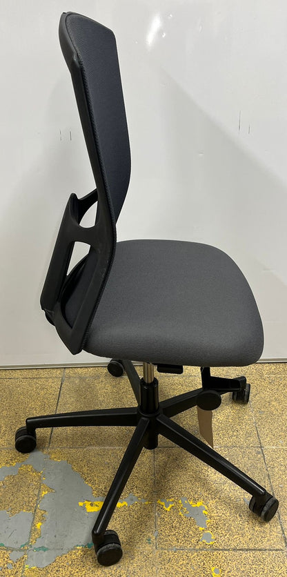 Kinnarps Mento Mesh Back Task Chair Grey / Black (used)