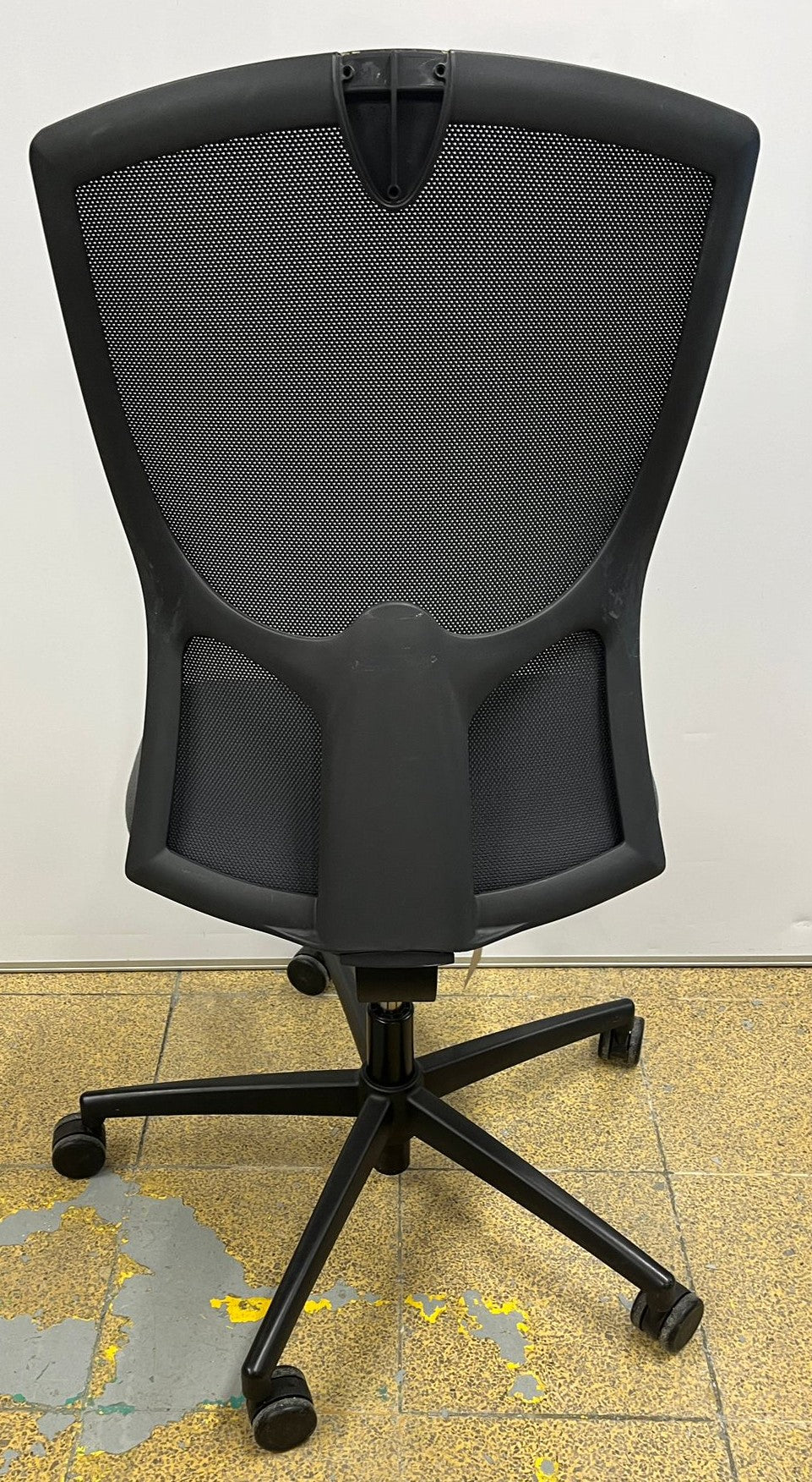 Kinnarps Mento Mesh Back Task Chair Grey / Black (used)