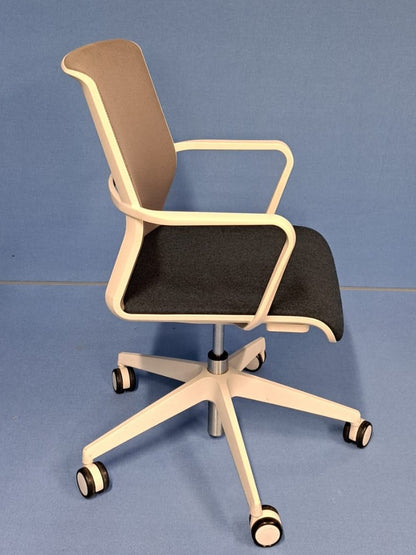 Senator Circo CR2 Grey Mesh Back Blue / Black Fabric Seat Light Grey Frame Operator Armchair (used)