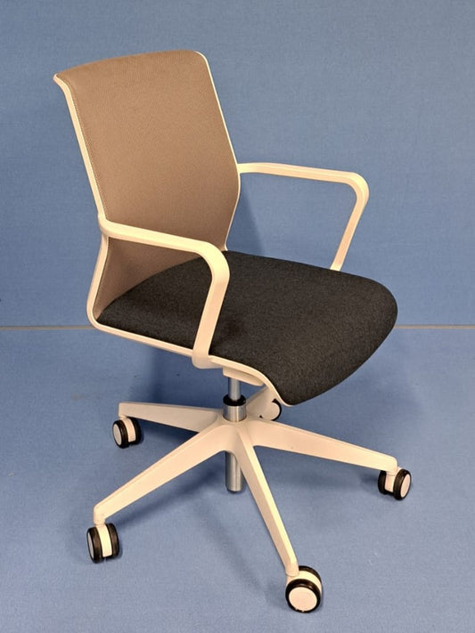 Senator Circo CR2 Grey Mesh Back Blue / Black Fabric Seat Light Grey Frame Operator Armchair (used)