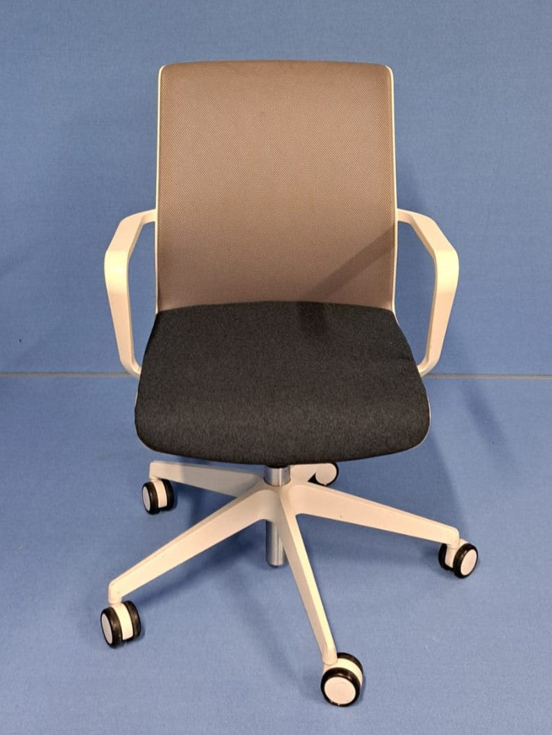 Senator Circo CR2 Grey Mesh Back Blue / Black Fabric Seat Light Grey Frame Operator Armchair (used)