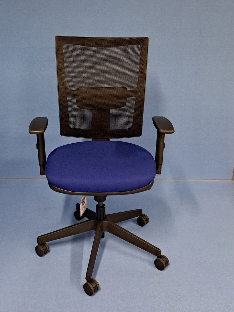 Pledge Black Mesh Back Blue Fabric Seat Black Frame Operator Armchair (used)