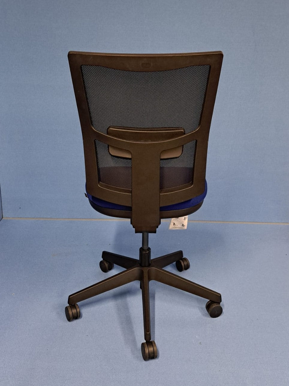 Pledge Black Mesh Back Blue Fabric Seat Black Frame Operator Chair (used)