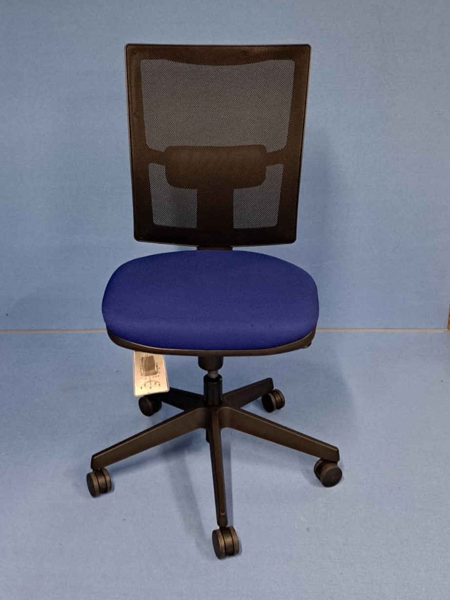 Pledge Black Mesh Back Blue Fabric Seat Black Frame Operator Chair (used)