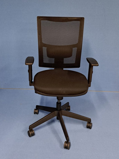 Pledge Black Mesh Back Black Fabric Seat Black Frame Operator Armchair (used)