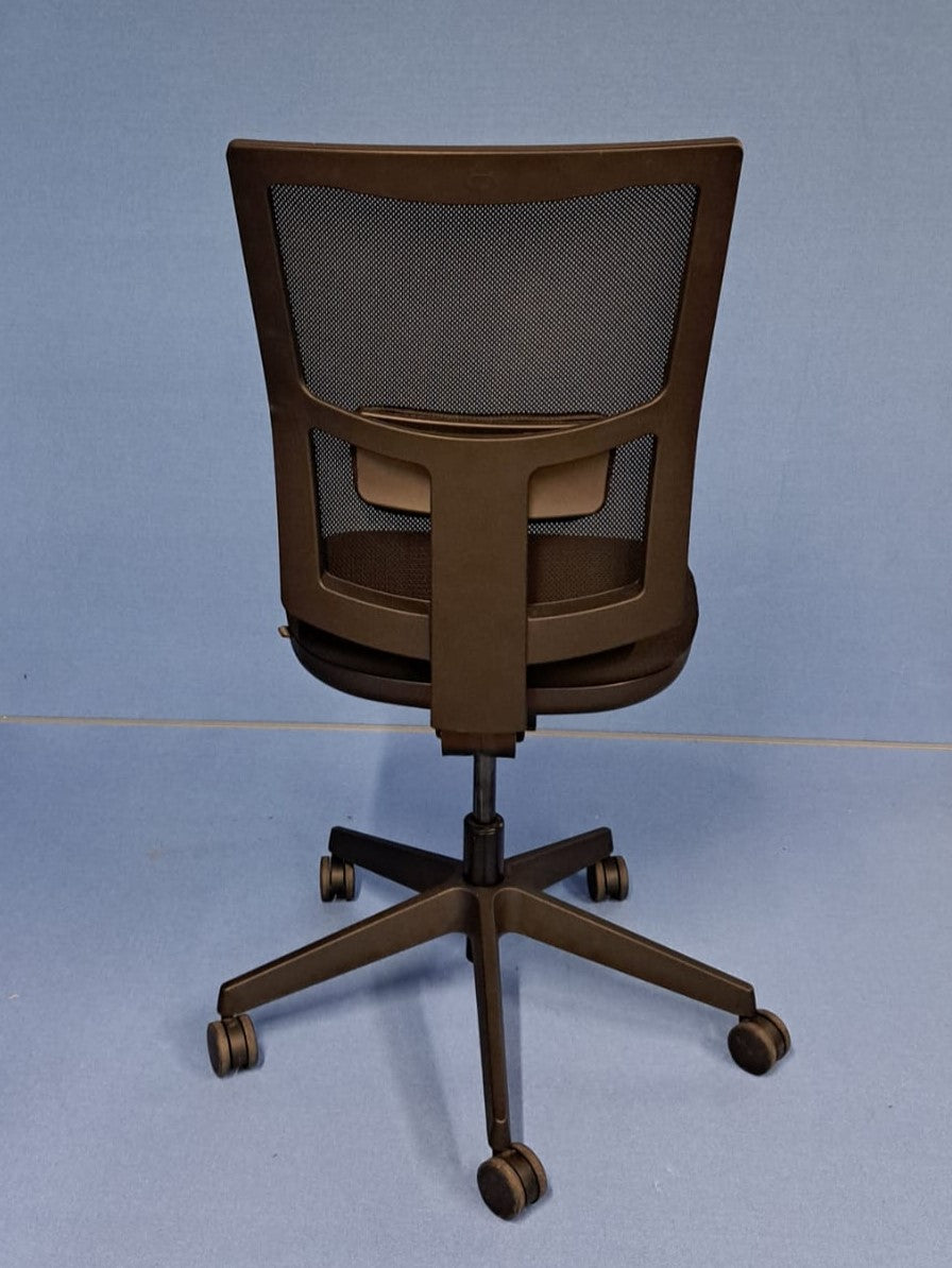 Pledge Black Mesh Back Black Fabric Seat Black Frame Operator Chair (used)