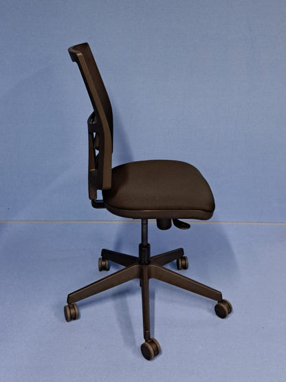 Pledge Black Mesh Back Black Fabric Seat Black Frame Operator Chair (used)