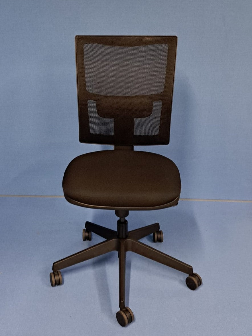 Pledge Black Mesh Back Black Fabric Seat Black Frame Operator Chair (used)