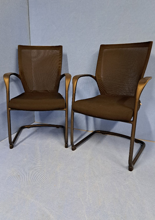 Set of 2 Sidiz Meeting / Visitor Armchairs on a Cantilever Frame Black (used)