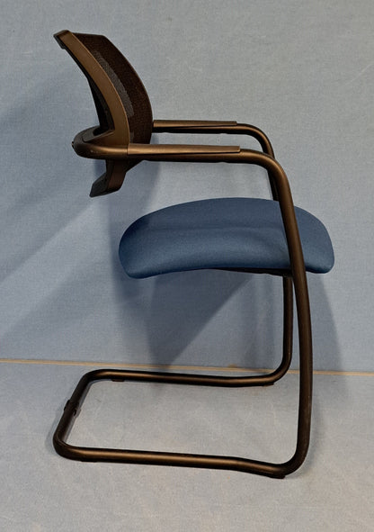 Meeting / Visitor Armchair on a Cantilever Frame Black / Blue (used)