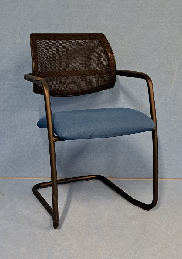 Meeting / Visitor Armchair on a Cantilever Frame Black / Blue (used)