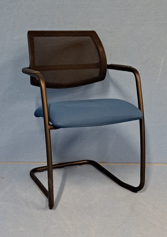 Meeting / Visitor Armchair on a Cantilever Frame Black / Blue (used)