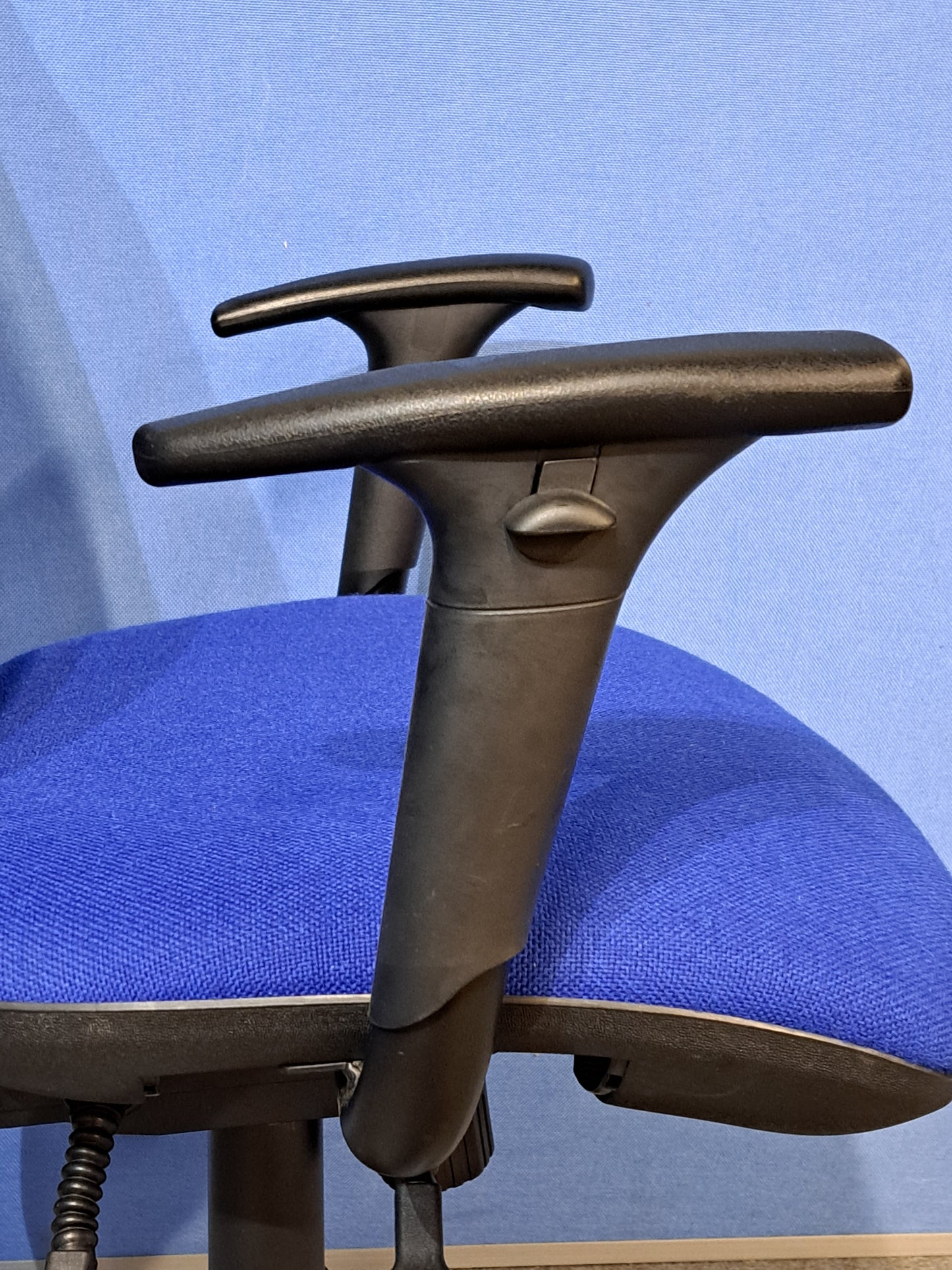 High Back Fully Loaded Operators Armchair, Blue Fabric (used)