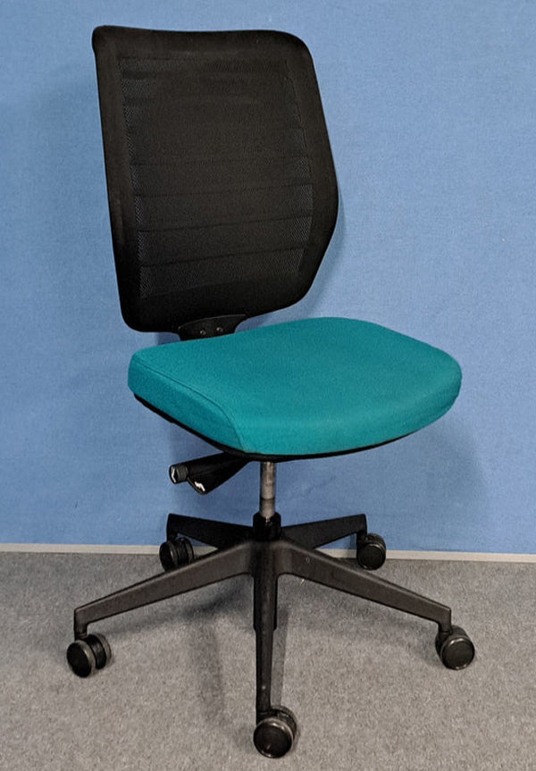 Senator Fuse Mesh Back Operators Chair Black/Teal (used)