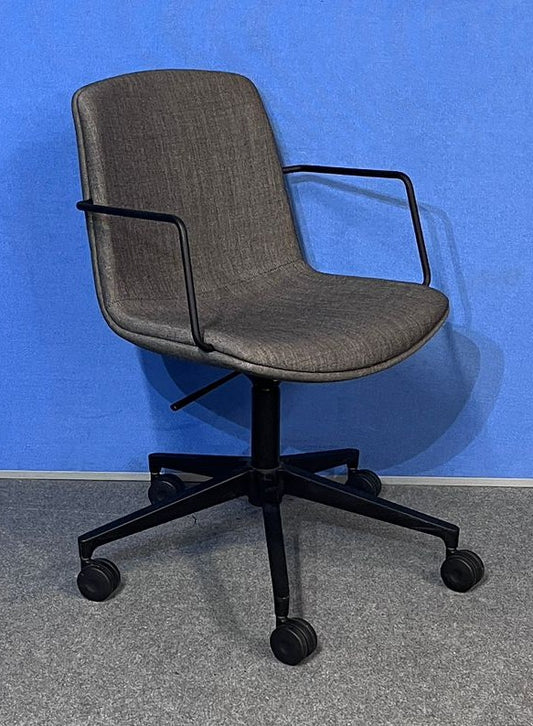 Orangebox Cubb Five Star Base Armchair (used)