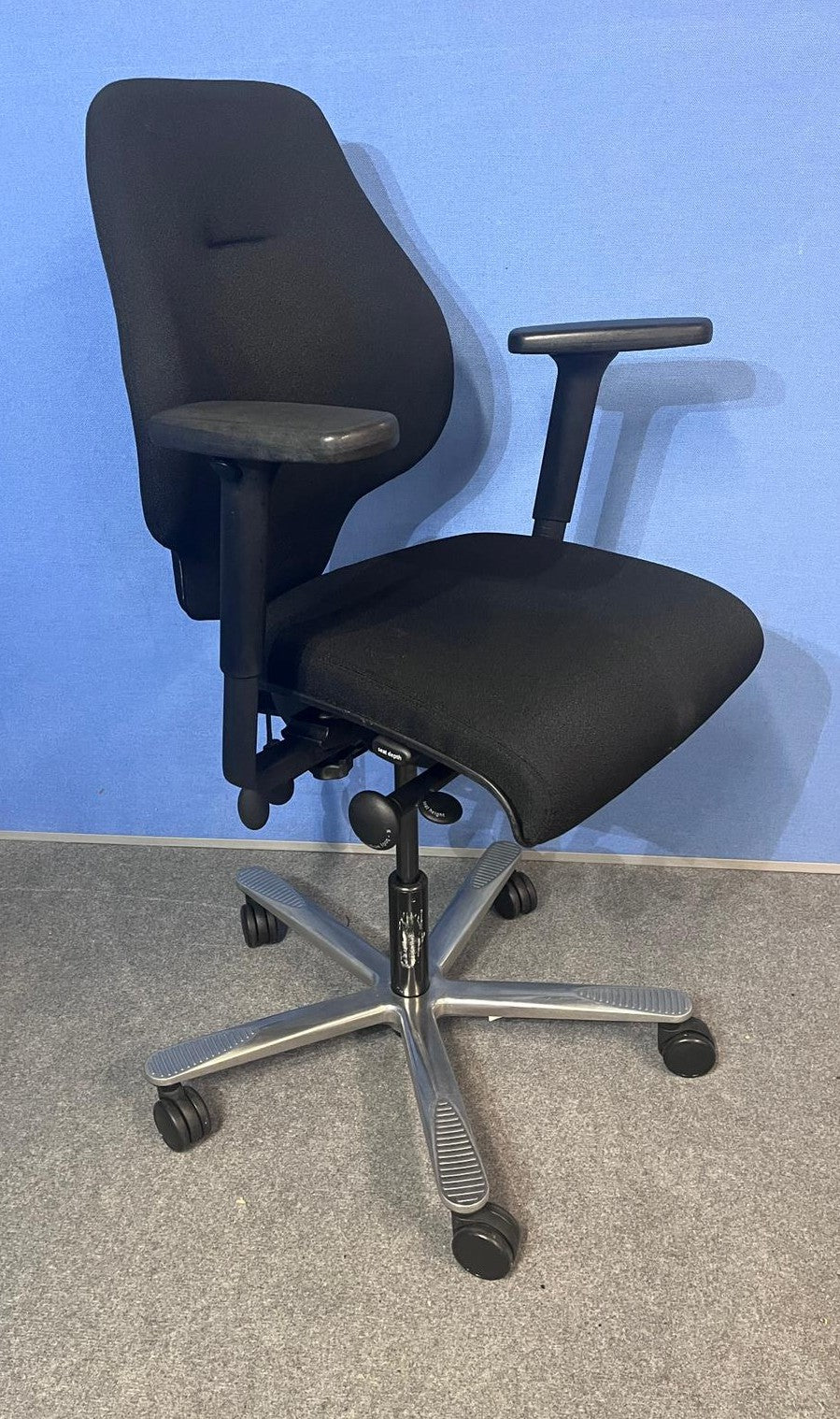 Orangebox Spira Plus Medium Back Armchair Black (used)