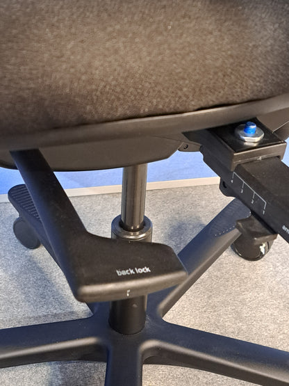 Orangebox Flo Mid Back Task Armchair with Headrest Black (used)