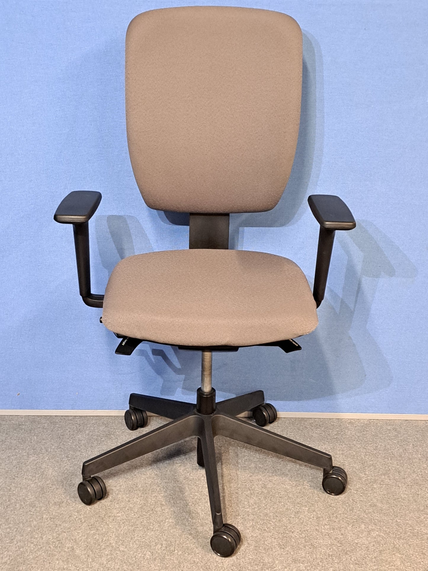 Senator Dash Operator Armchair Grey (used)
