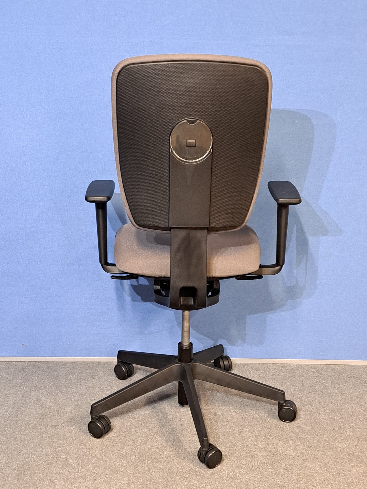 Senator Dash Operator Armchair Grey (used)