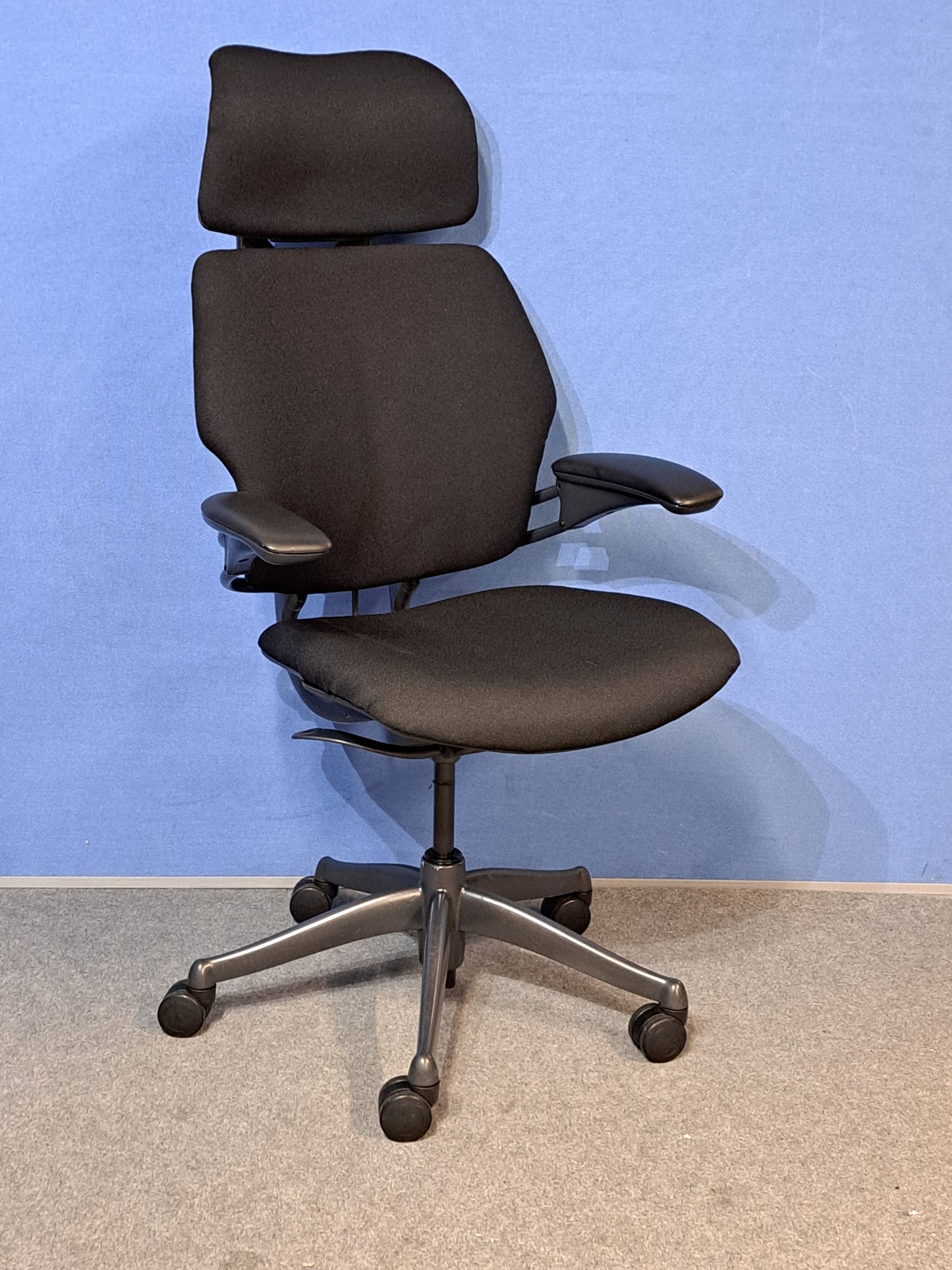Humanscale Freedom Office Armchair with New Fabric in Black (used)