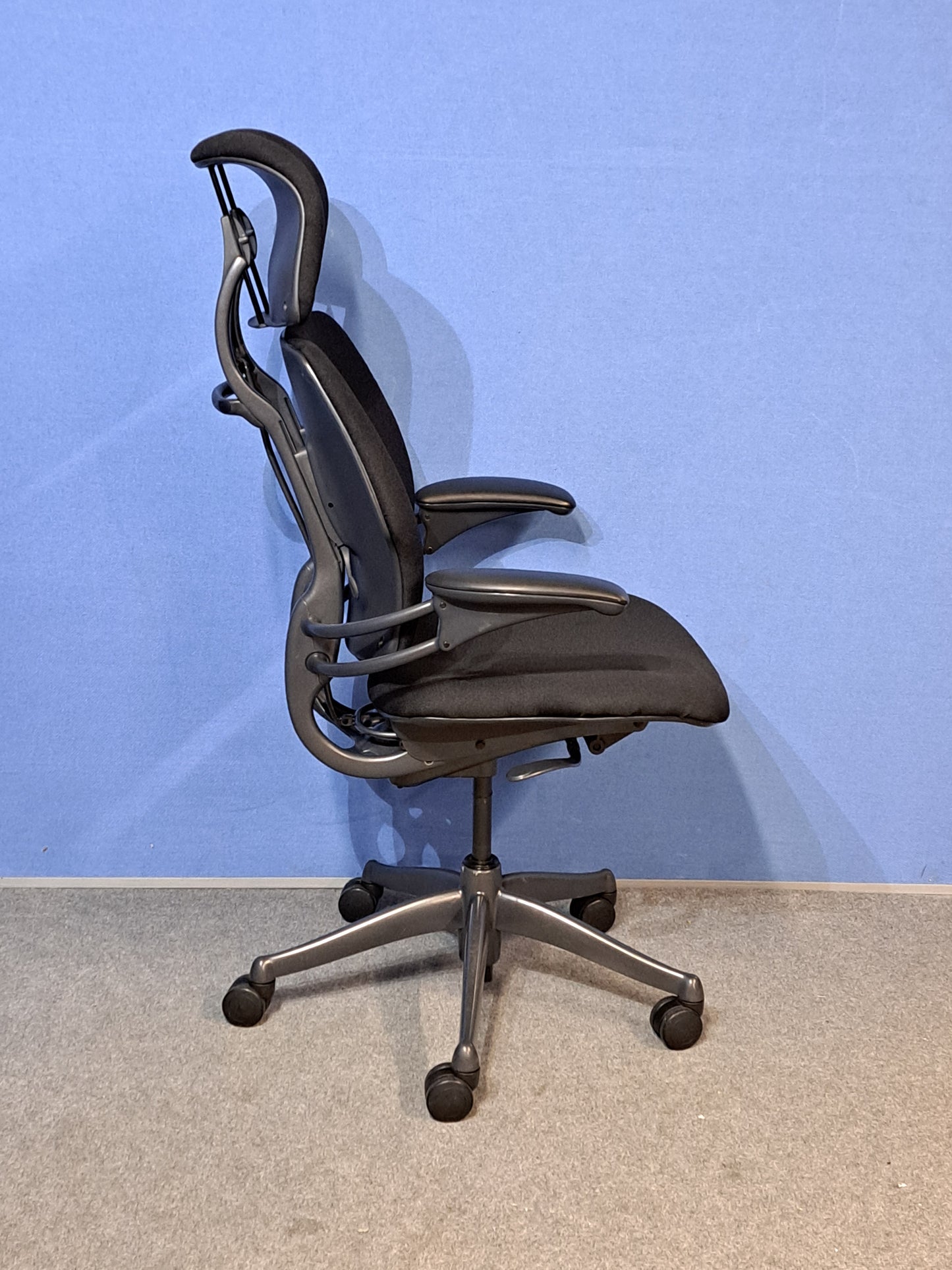 Humanscale Freedom Office Armchair with New Fabric in Black (used)