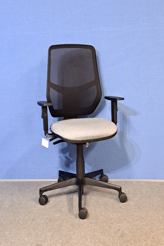 Chair with a screen on a blue and grey floor