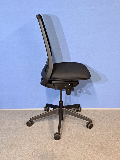Pledge Eclipse Mesh Back Task Chair in Black (used)