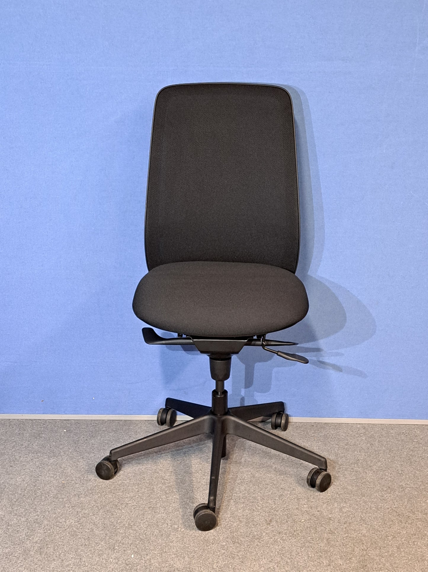 Pledge Eclipse Mesh Back Task Chair in Black (used)