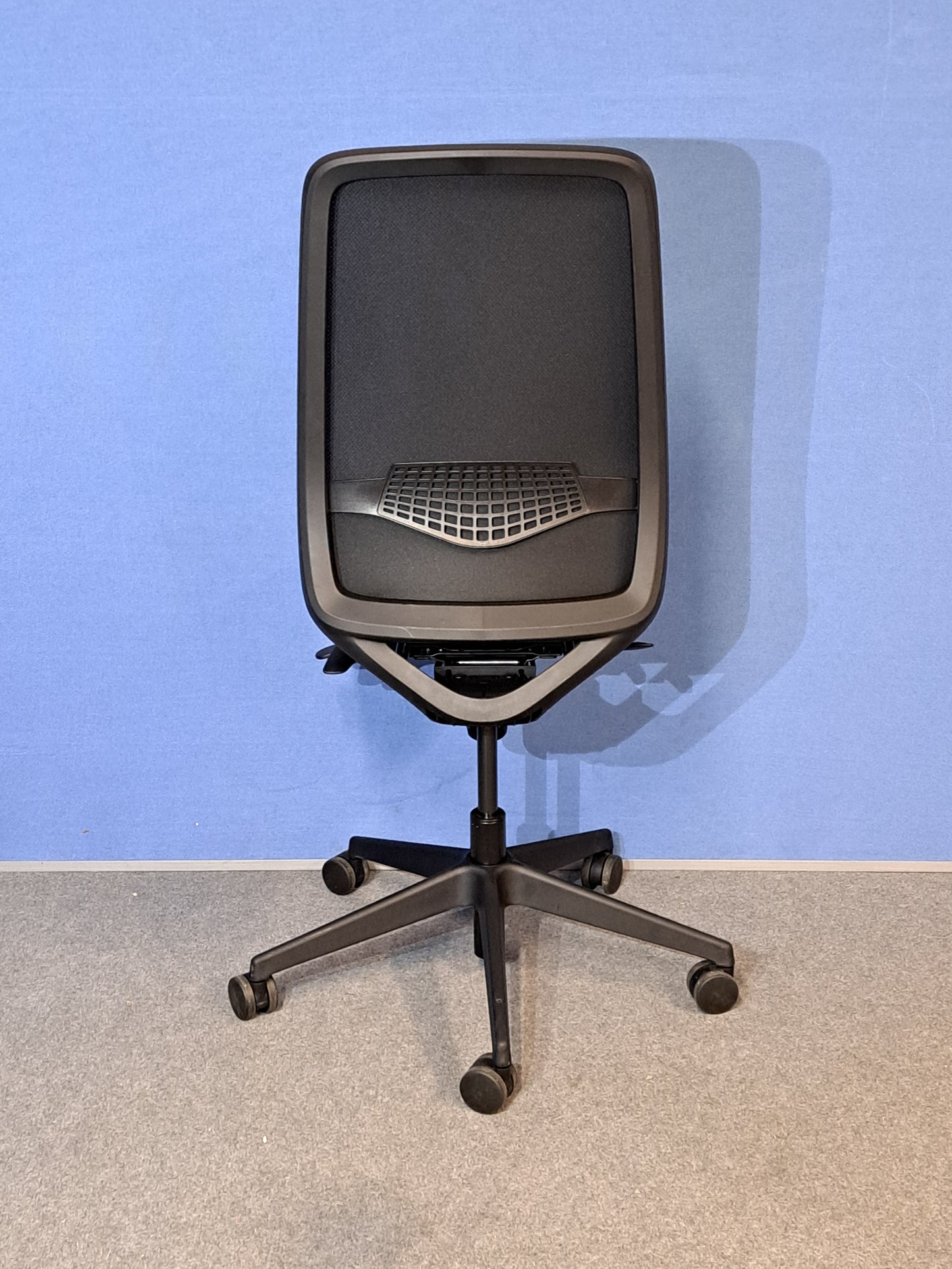 Pledge Eclipse Mesh Back Task Chair in Black (used)