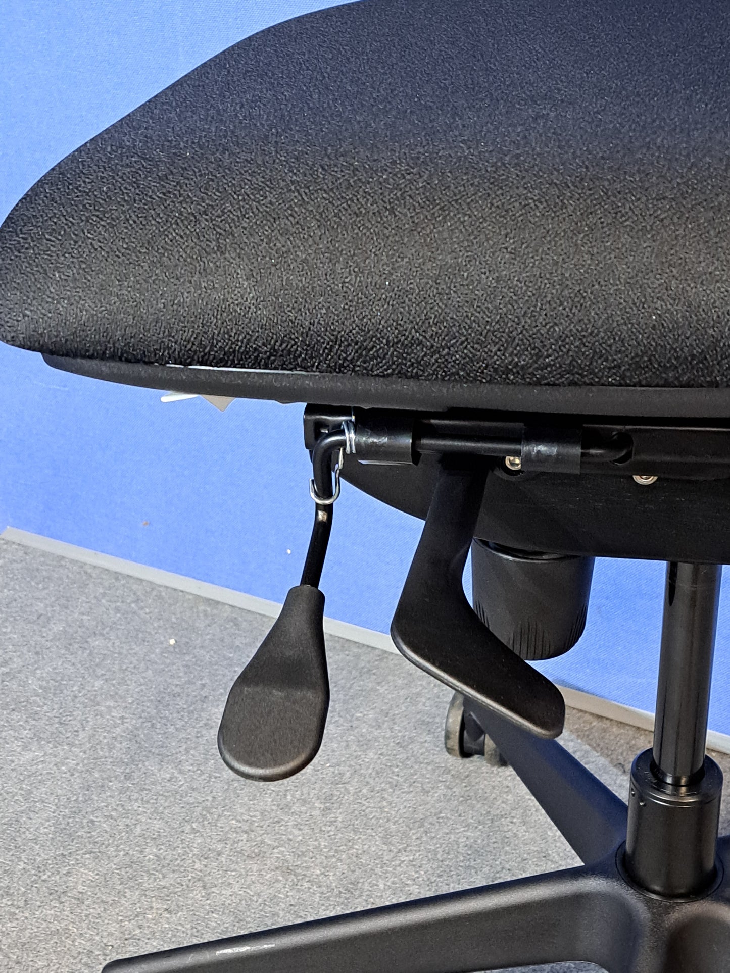 Pledge Eclipse Mesh Back Task Chair in Black (used)