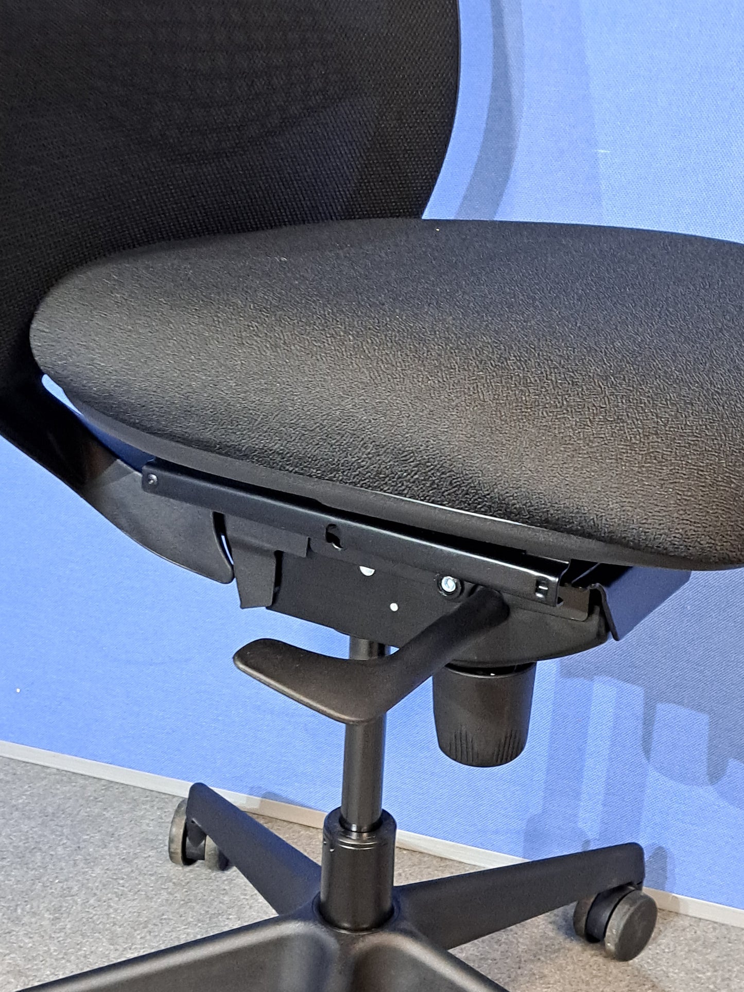 Pledge Eclipse Mesh Back Task Chair in Black (used)
