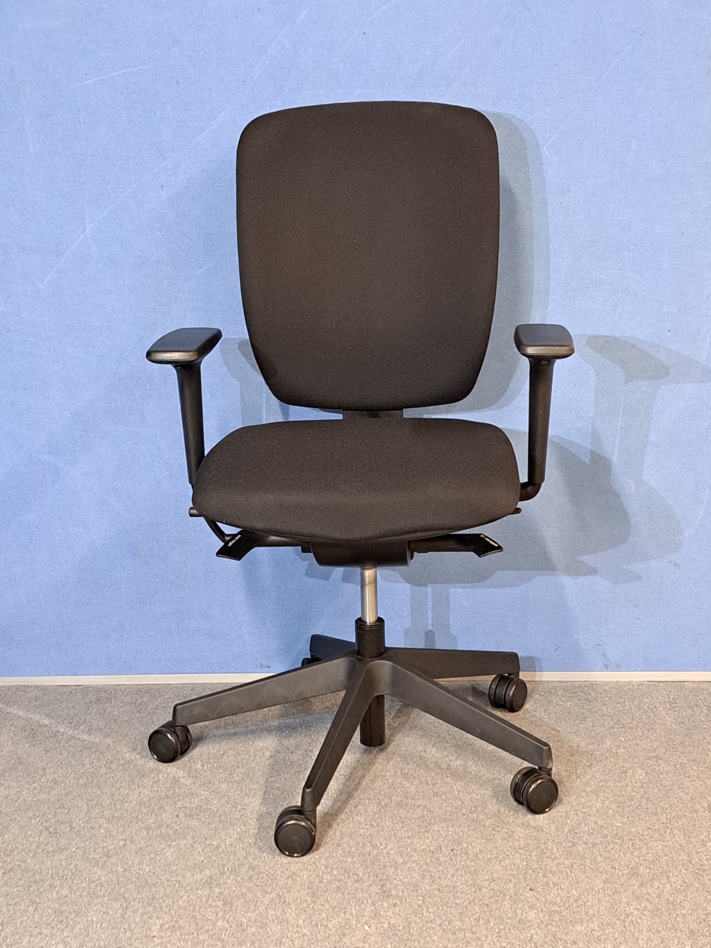 Senator Dash Operator Armchair Black (used)